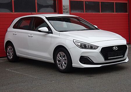 Hyundai i30 1,4 Select *KLIMA/SPURHALTE/1.HAND/6-GANG