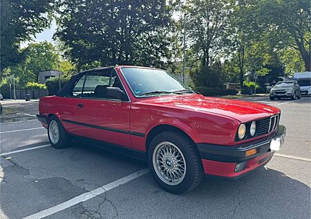 BMW 318i Cabrio aus 2. Hand Checkheft