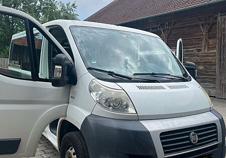 Fiat Ducato 9-Sitzer mit Airline-Schienen