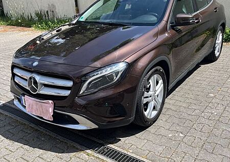 Mercedes-Benz GLA 180 d Urban/Nichtraucher/Garagenwagen