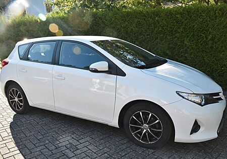 Toyota Auris Cool