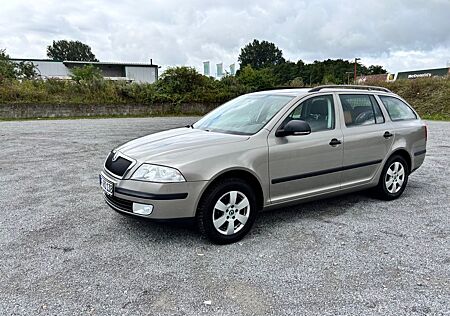 Skoda Octavia 1.6 Combi TÜV neu/Klima/AHK/Sitzh.