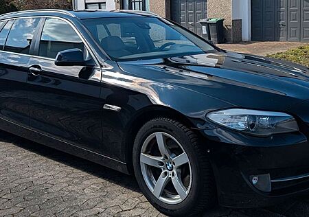 BMW 520d Touring - F11, Vollausst.,Autom, Panor, Nav