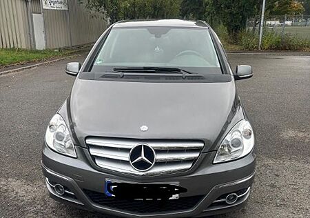 Mercedes-Benz B 200 -