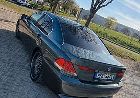 BMW 745i A -