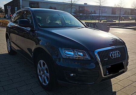 Audi Q5 Scheckheftgepflegt / 2.Hand / Top-Zustand