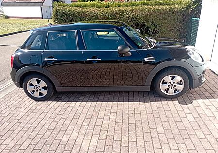 Mini ONE mit wenigen Kilometern, Klima und RDKS!