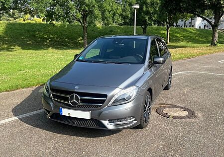 Mercedes-Benz B 180 -