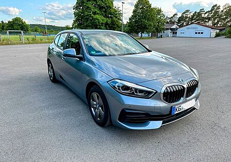 BMW 118d | EZ 04/2022 | 8-fach Alu | Top gepflegt