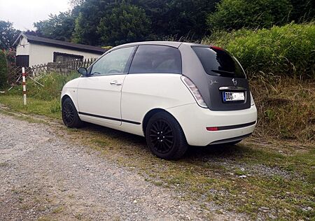Lancia Ypsilon 1.4 16v MOMODesign MOMODesign