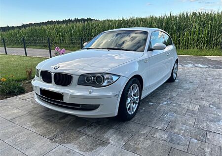 BMW 118i 3 Türer Sitzh/Xenon/PDC/Klimaautomatik