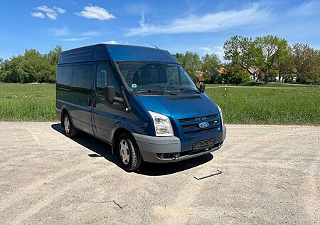 Ford Transit Tourneo Behindertengerechte Hubbühne