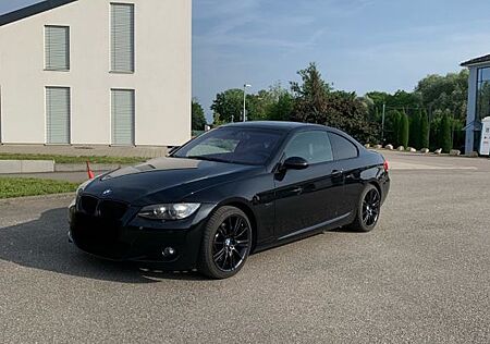 BMW 325xi Coupé - M-Paket Aut.
