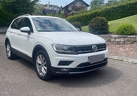 VW Tiguan Volkswagen 2.0 TDI 4M Highline AHK Pano LED
