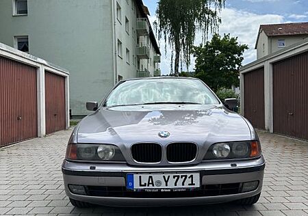 BMW 528i Auto