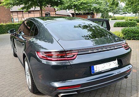 Porsche Panamera 4 -Pano, AHK, Luftfed.,Softclose, Top