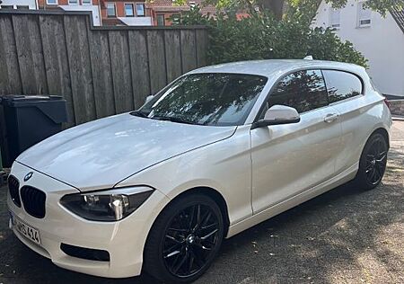 BMW 114i - Advantage Paket