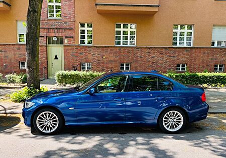 BMW 320i -