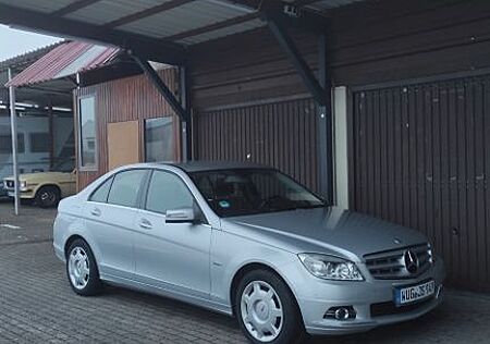 Mercedes-Benz C 180 CGI BlueEFFICIENCY Autom. -
