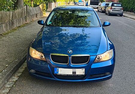 BMW 320d - E90