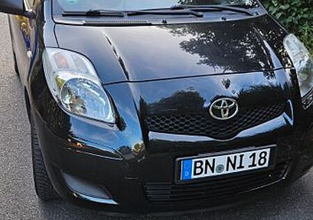 Toyota Yaris 1,0-l-VVT-i Cool Cool