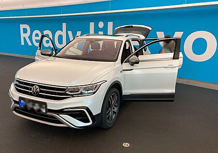 VW Tiguan Allspace Volkswagen VOLLAUSTATTUNG Garantie 05/2027