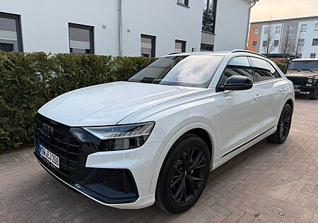 Audi Q8 50 TDI quattro / B&O / Panorama