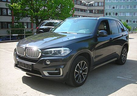 BMW X5 xDrive30d Scheckheft Leder Panoramadach