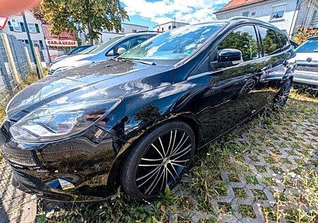 Ford Focus 2.0 TDCi Turnier Titanium Automatik AHK