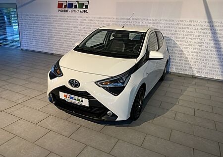 Toyota Aygo (X) -play club