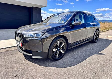 BMW iX xDrive40 -