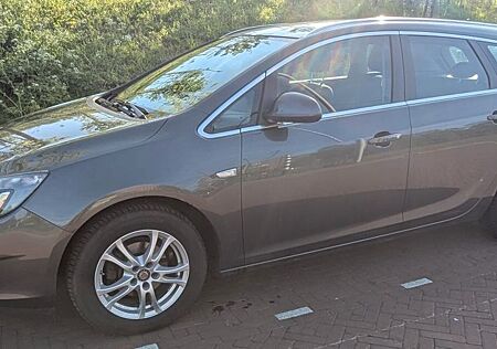 Opel Astra Sports Tourer 1.4 Turbo Modell 2011