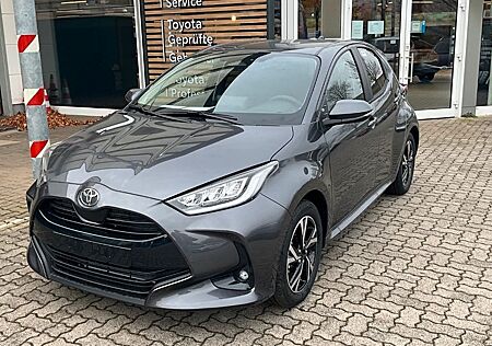 Toyota Yaris 1.5 Teamplayer ACC+LED+SHZ+Fernlichtass.