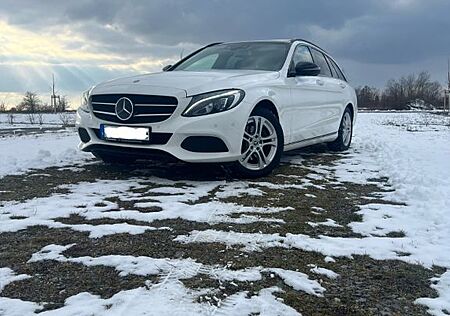 Mercedes-Benz 220 C220 CDI Avantgarde*HUD*Pannodach* uvm.