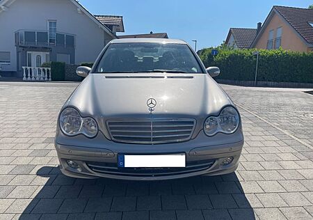 Mercedes-Benz C 200 - 1. Hand - Rentnerfahrzeug - TÜV neu