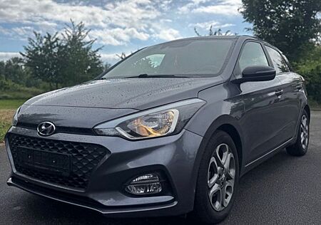 Hyundai i20 Automatik/Navi/R.F.Kam/SHZ/L.H/Garantie