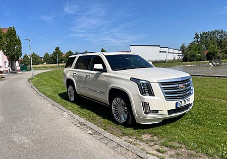 Cadillac Escalade 6.2 V8 neue TUV kein SRT Tachoe