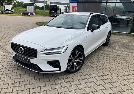 Volvo V60 T6 AWD R-Design Expression Recharge Plug-In