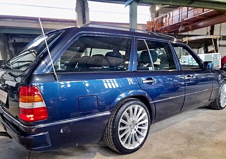 Mercedes-Benz 280 280TE S124 W124 Azurblau 2.Hd Scheckheft 18 TOP