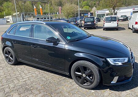 Audi A3 Sportback 1.5 AHK Einparkhilfe v+h LM Felgen