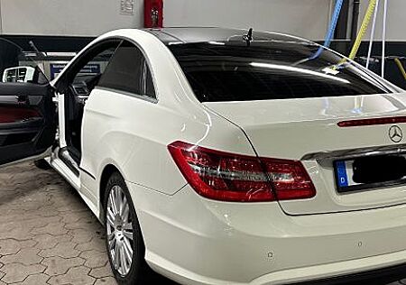 Mercedes-Benz 220