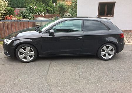 Audi A3 Quattro 8V 2.0 TDI Ambiente AHK PSD Navi MMI