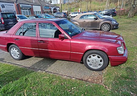 Mercedes-Benz 220 E