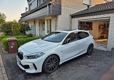 BMW M135i xDrive Performance Paket
