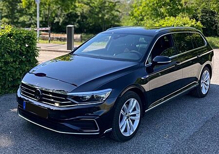 VW Passat Variant Volkswagen Passat Var. GTE_WR_STHZ_NAV_IQ LED_5J-GARANTIE