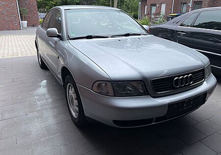 Audi A4 1.6 AHK Tüv Neu Klima Gepflegt