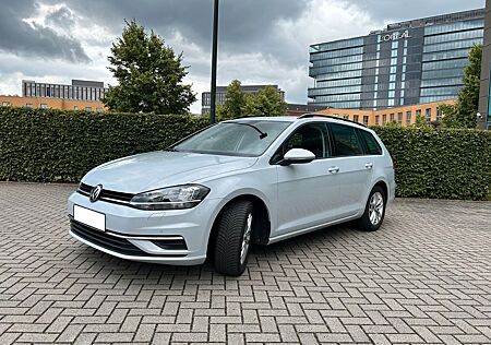 VW Golf Volkswagen 2.0TDI Comfortl. Varia., AHK, Pano, Keyle.