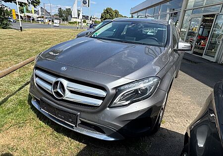 Mercedes-Benz GLA 220 d*Navi*Xenon*Scheckheft*PDC*Tempomat*