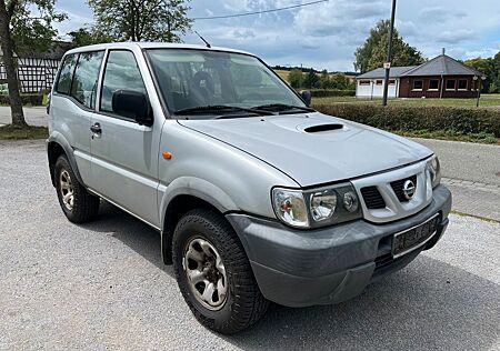 Nissan Terrano Comfort 2.7 TD Intercooler 4x4/AHK/Klima