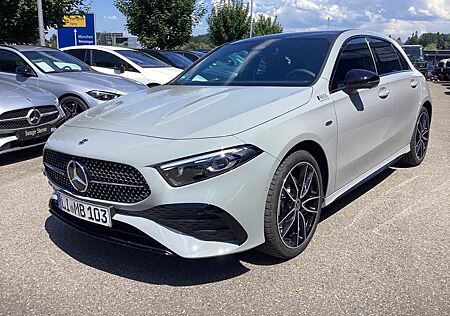 Mercedes-Benz A 250 e AMG+PANO+AHK+DISTR+MULTIBEAM+11 KW+BURM+